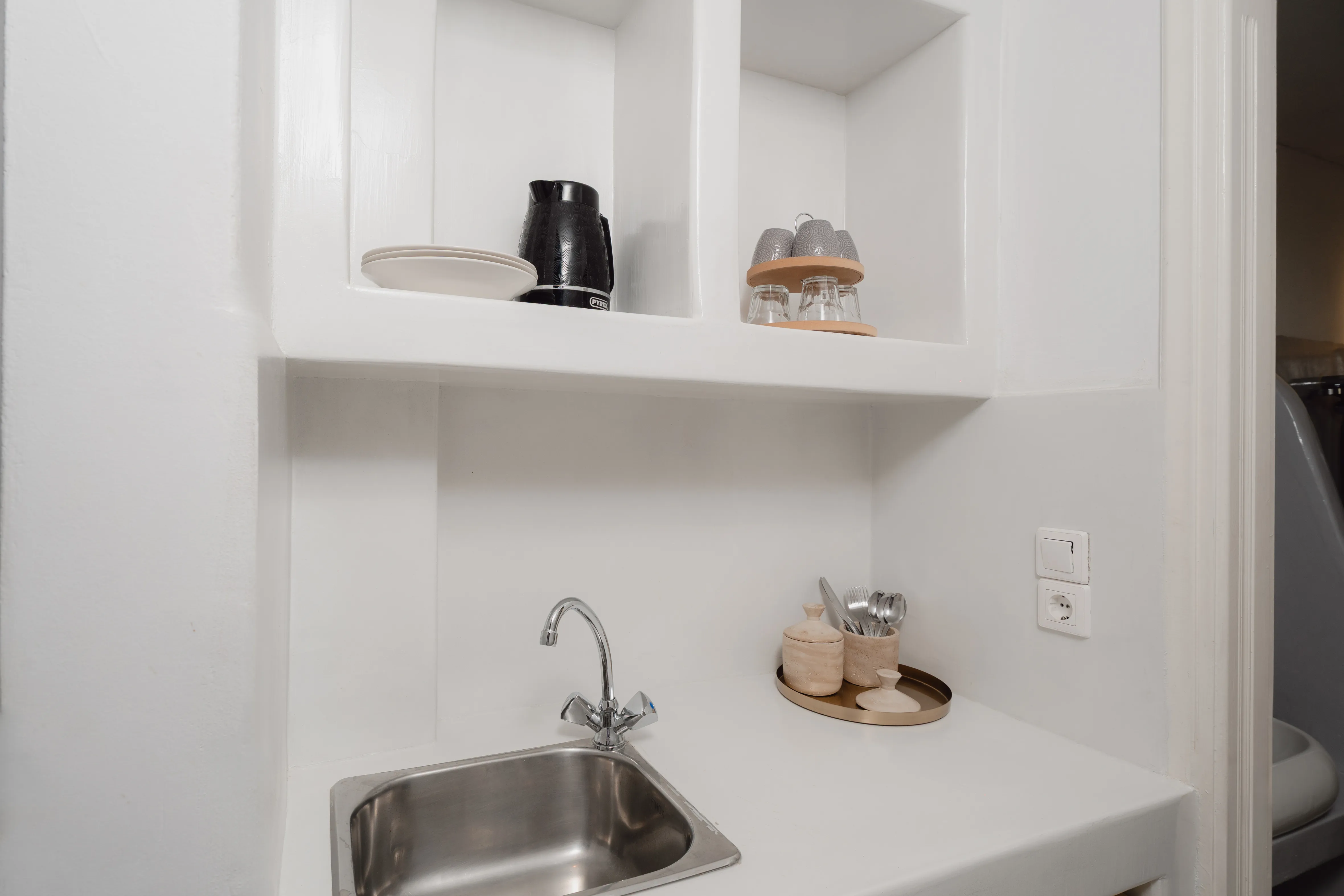 SkalaSunset private apartment kitchenette with sink, coffee station and open shelving