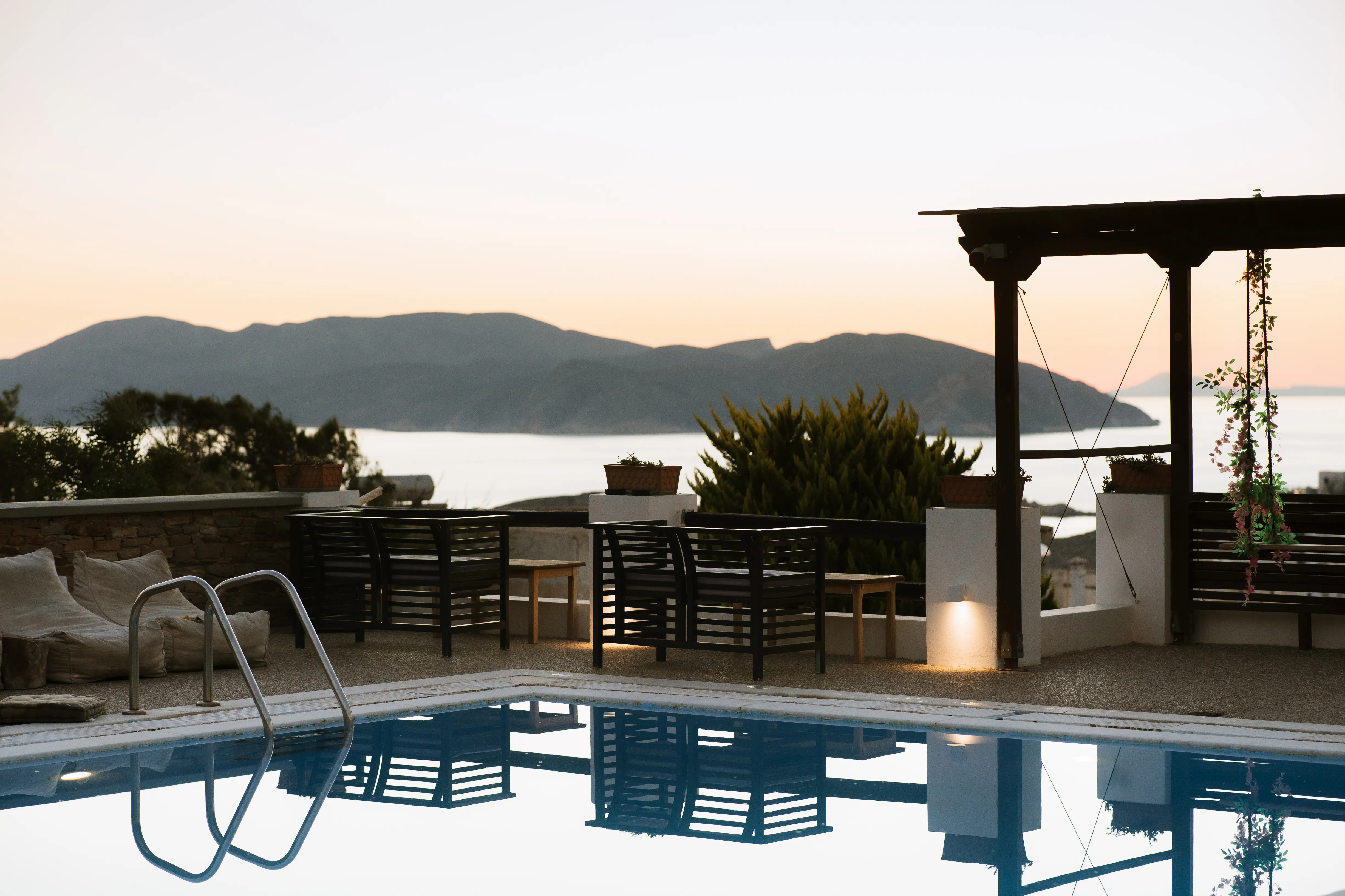 SkalaSunset central pool terrace with pergola and sea view in Ios