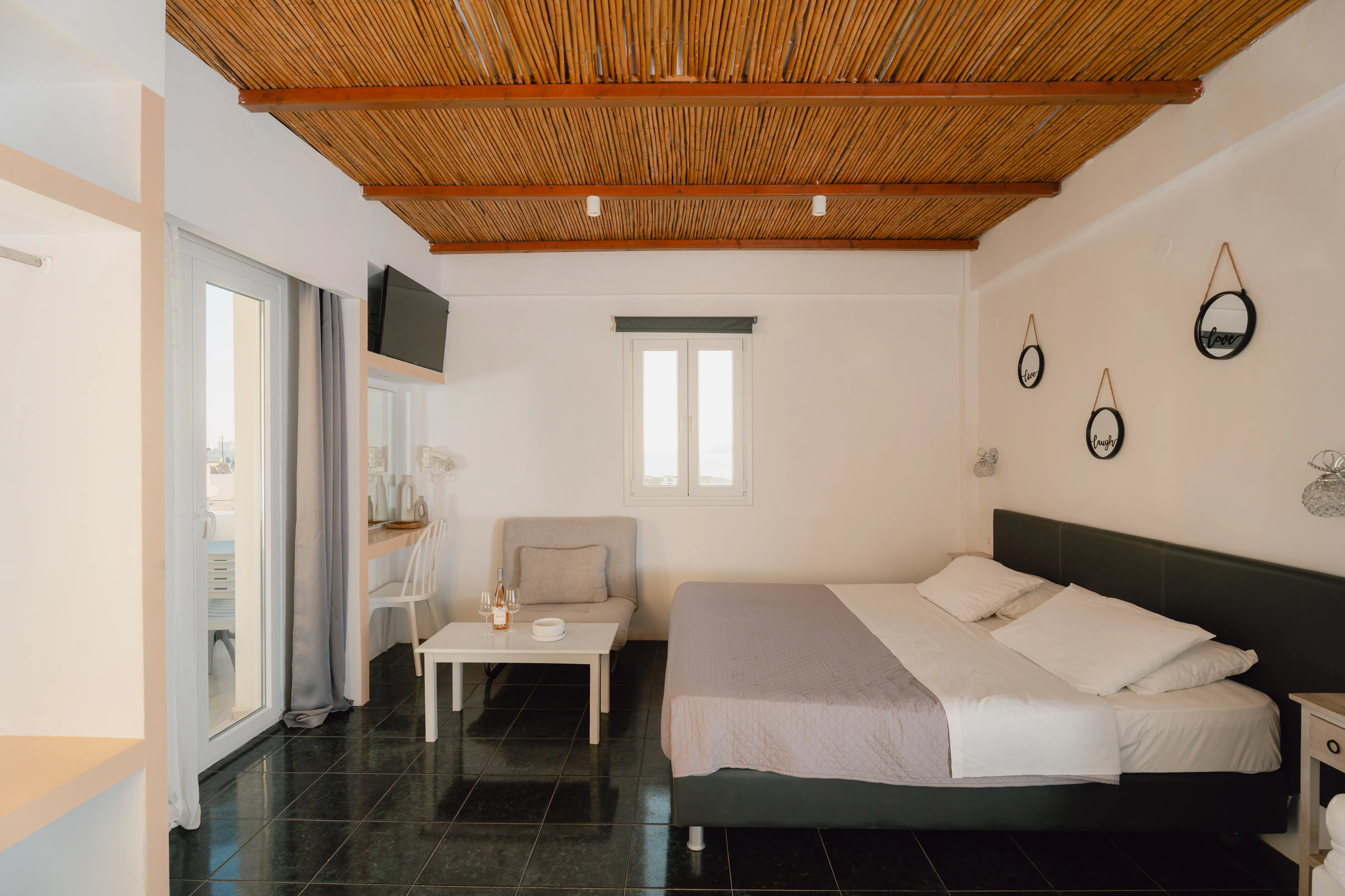 SkalaSunset triple room with double bed, single bed and wooden ceiling