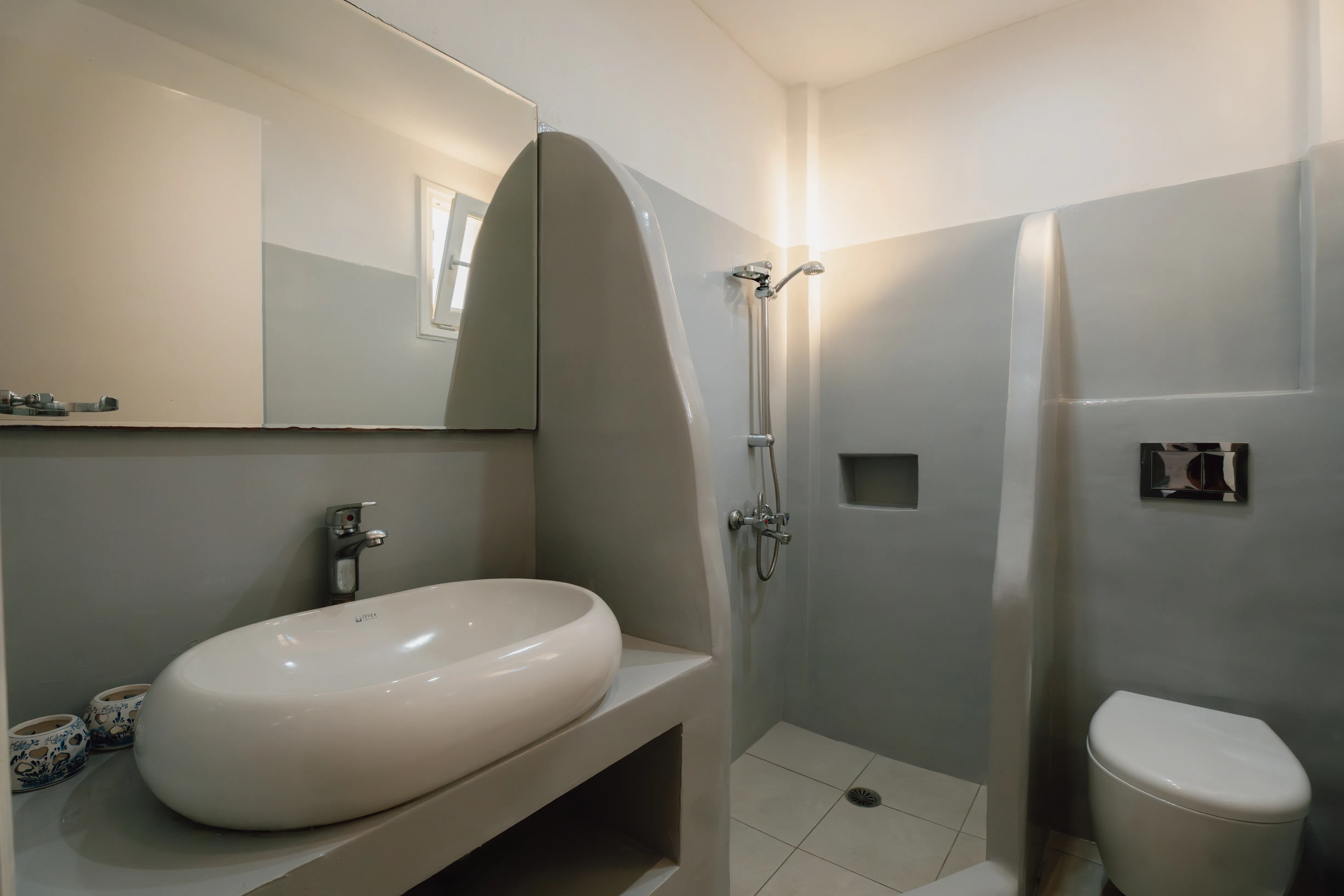 SkalaSunset triple room bathroom with shower and modern sink