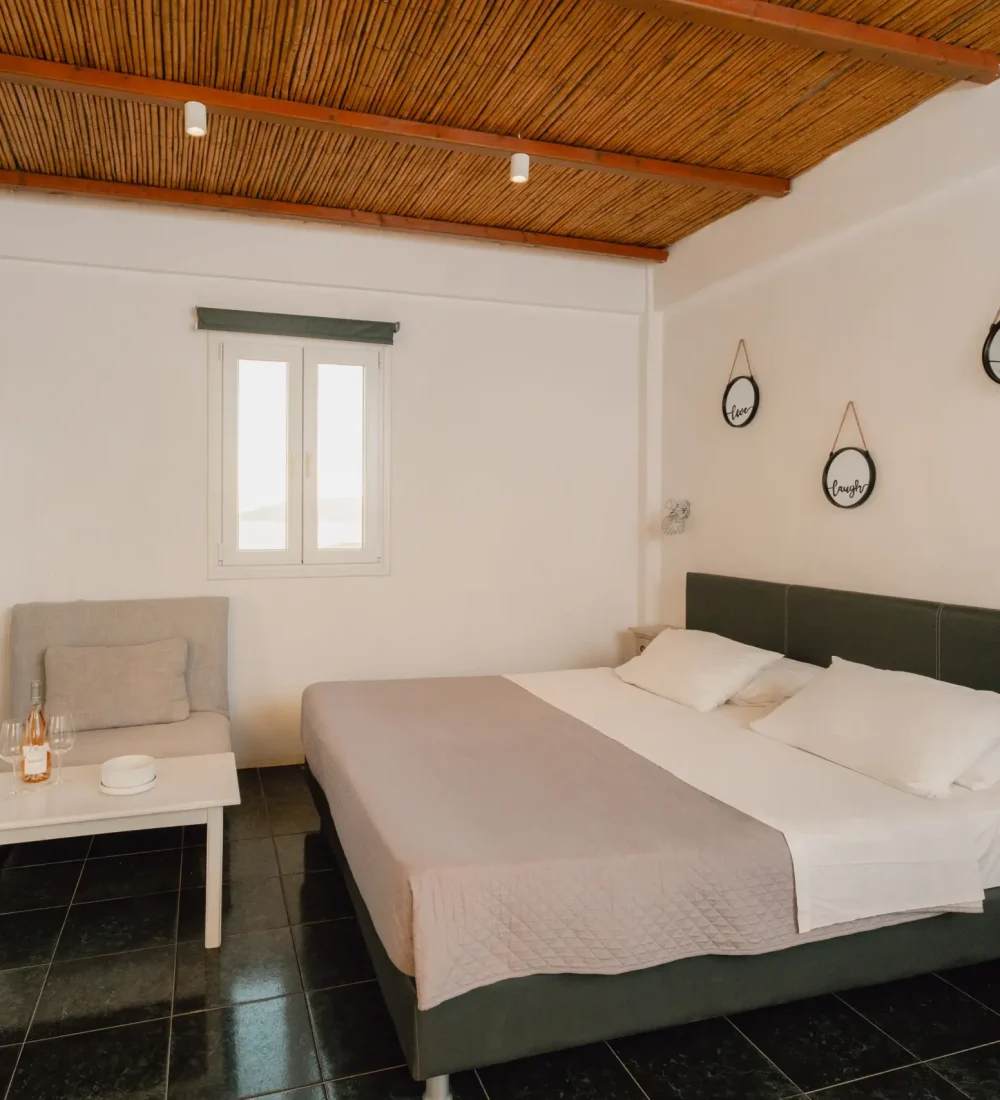 SkalaSunset comfort studio bedroom with double bed and wood ceiling